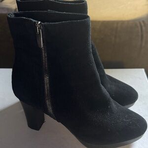 Vero Cuoio Black Suede Ankle Boots